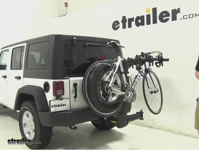 Thule Hitch Bike Racks Review - 2015 Jeep Wrangler Unlimited Video |  etrailer.com
